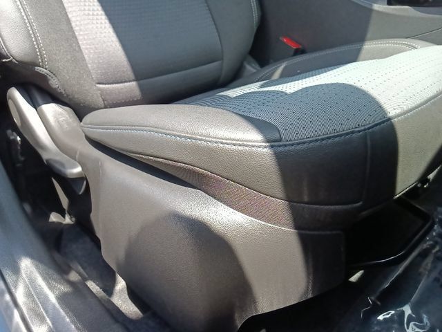 Used 2025 Chevrolet Trax LT FWD image 30