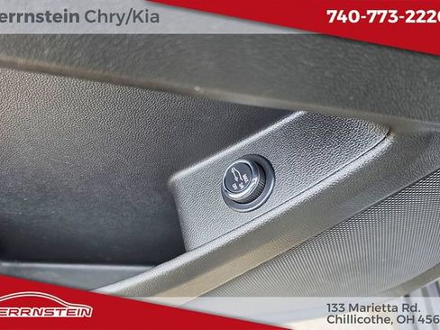 Used 2023 Chevrolet Traverse LT FWD image 15