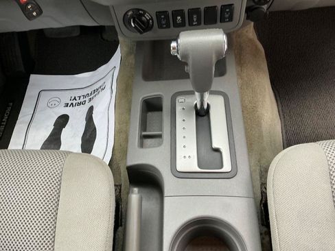 Used 2017 Nissan Frontier SV w/ SV Value Truck Package AWD/4WD image 16