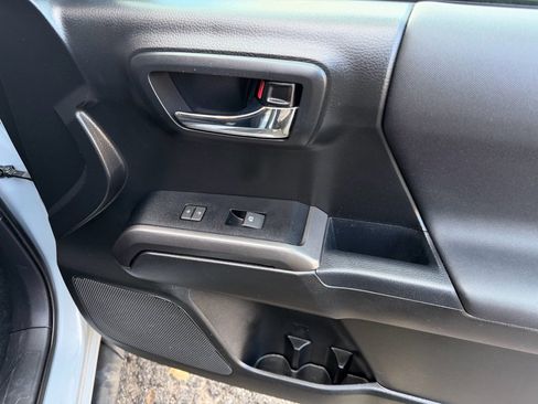 Used 2019 Toyota Tacoma TRD Off-Road image 28