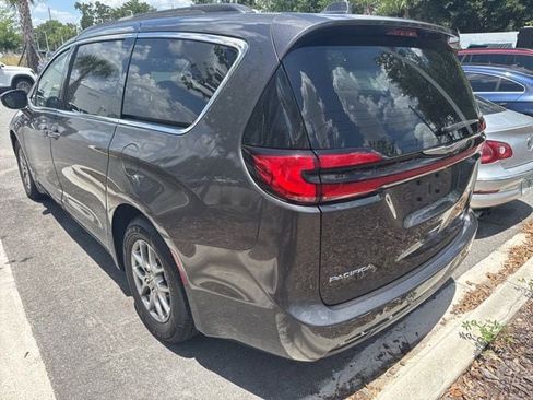 Used 2021 Chrysler Pacifica Touring FWD image 21