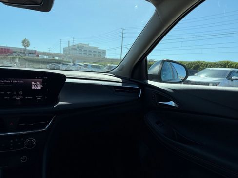 Used 2025 Buick Encore GX Preferred image 33