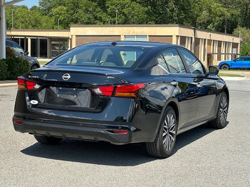 Used 2025 Nissan Altima 2.5 SV FWD image 8