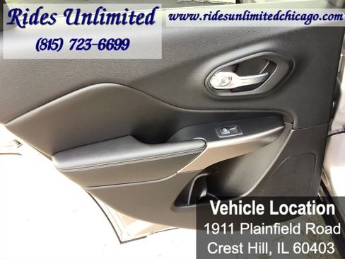 Used 2019 Jeep Cherokee Latitude Plus w/ Comfort/Convenience Group FWD image 34