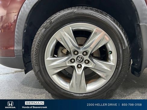 Used 2019 Toyota Highlander XLE AWD/4WD image 13