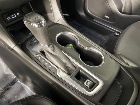 Used 2021 Chevrolet Equinox Premier AWD/4WD image 9