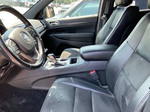 Used 2020 Jeep Grand Cherokee Altitude RWD image 9