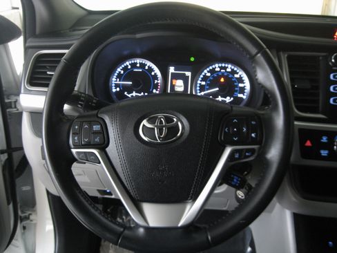 Used 2018 Toyota Highlander Plus image 13