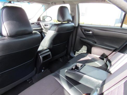 Used 2017 Toyota Camry SE w/ Moonroof Package image 28