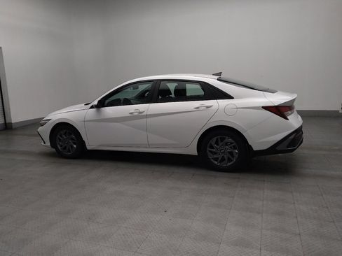 Used 2024 Hyundai Elantra SEL FWD image 3