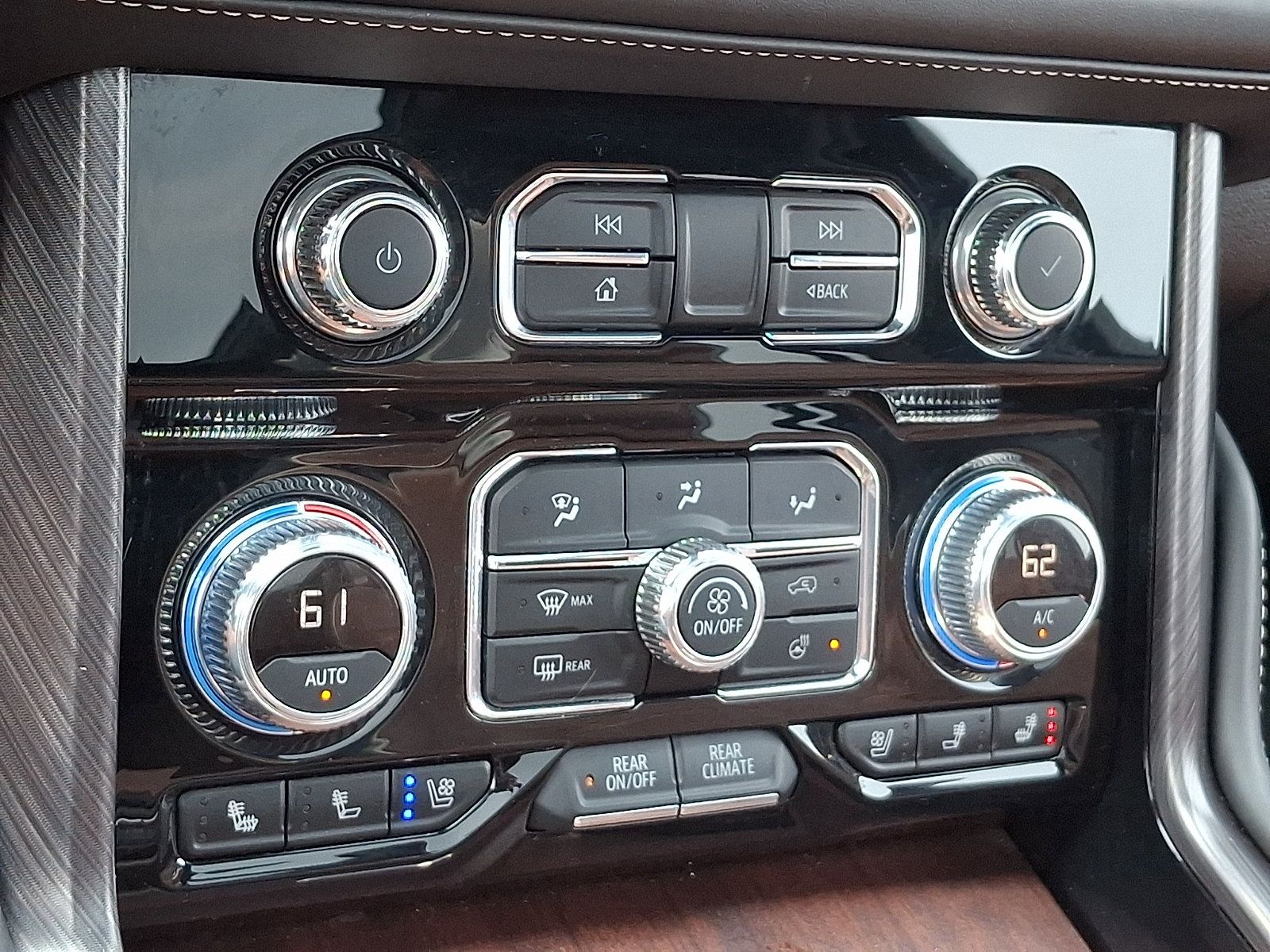 Used 2023 GMC Yukon Denali Ultimate AWD/4WD image 18
