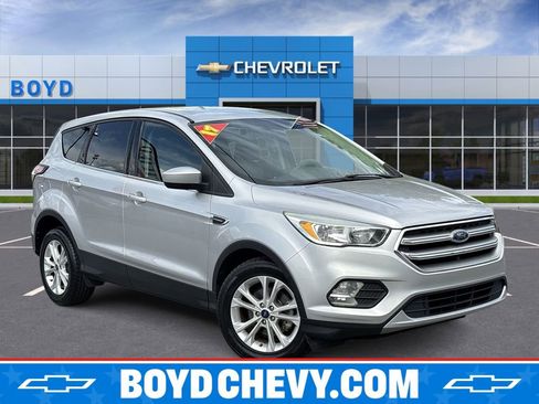 Used 2017 Ford Escape SE FWD image 1