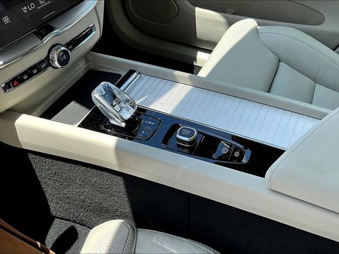 New 2026 Volvo XC60 B5 Ultra w/ Protection Package Premier image 20