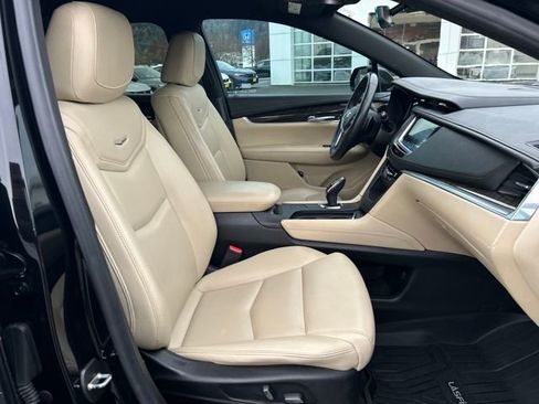 Used 2018 Cadillac XT5 FWD image 11