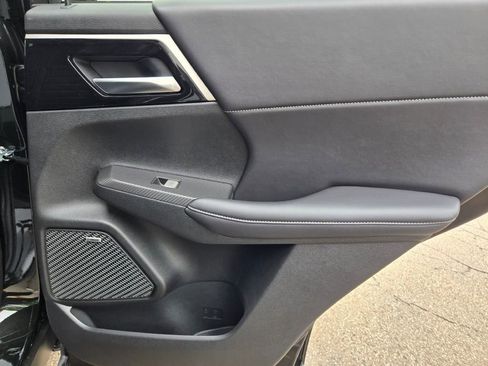 New 2025 Mitsubishi Outlander SE image 8