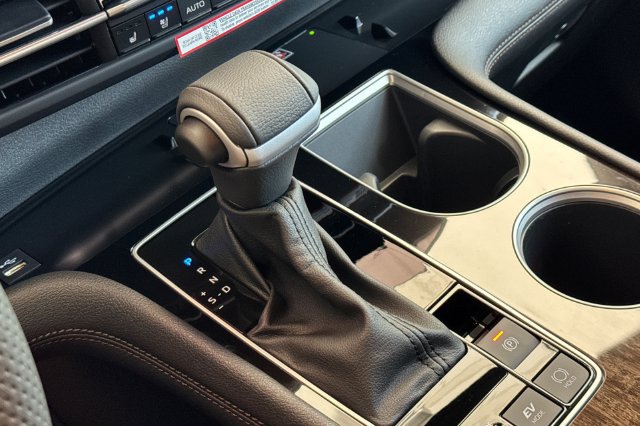 Used 2026 Toyota Sienna Limited FWD image 18