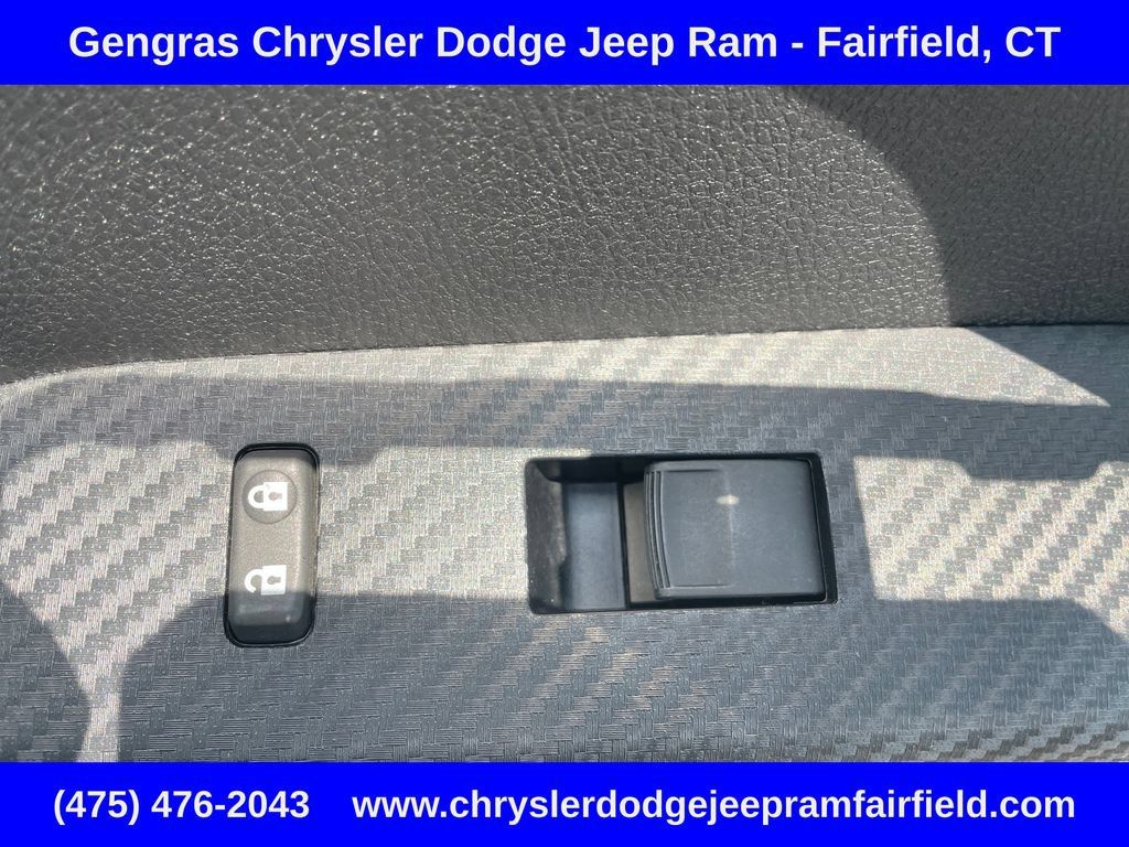 Used 2015 Toyota RAV4 Limited AWD/4WD image 17