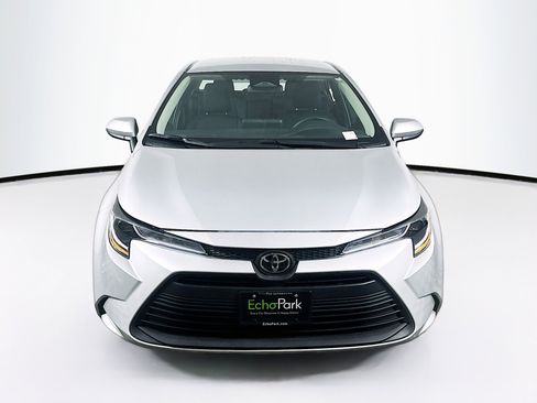 Used 2025 Toyota Corolla LE image 2