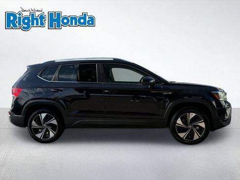 Used 2024 Volkswagen Taos SE AWD/4WD image 9