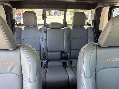 New 2025 Jeep Gladiator Mojave image 30