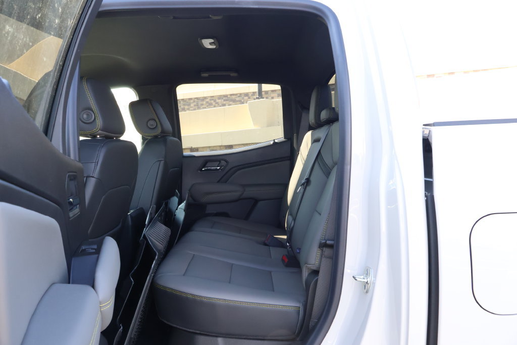 New 2026 Chevrolet Colorado ZR2 w/ Technology Package AWD/4WD image 36