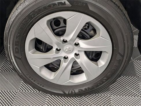 Used 2022 Toyota RAV4 LE image 8