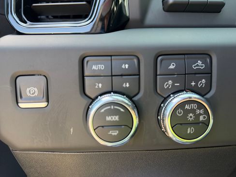 Used 2025 GMC Sierra 2500 AT4X w/ AT4X AEV Edition AWD/4WD image 21