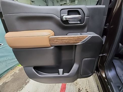 Used 2019 Chevrolet Silverado 1500 High Country w/ Technology Package AWD/4WD image 23