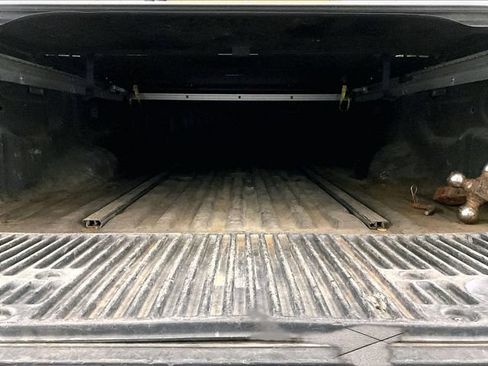 Used 2018 Nissan Titan SL w/ Chrome Package AWD/4WD image 32