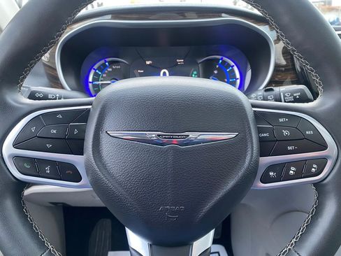 Used 2023 Chrysler Pacifica Limited image 28
