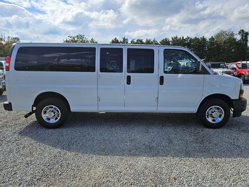 Used 2020 Chevrolet Express 3500 LS RWD image 6