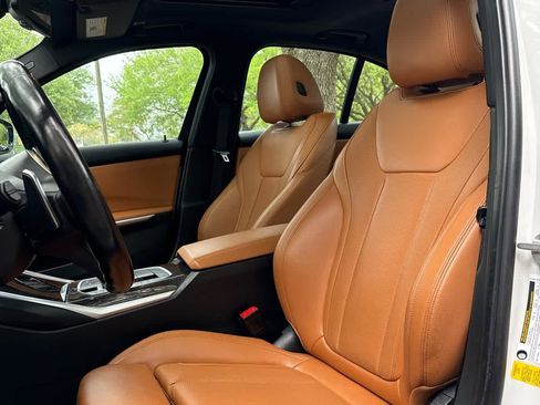 Used 2023 BMW 330i Sedan w/ M Sport Package image 9