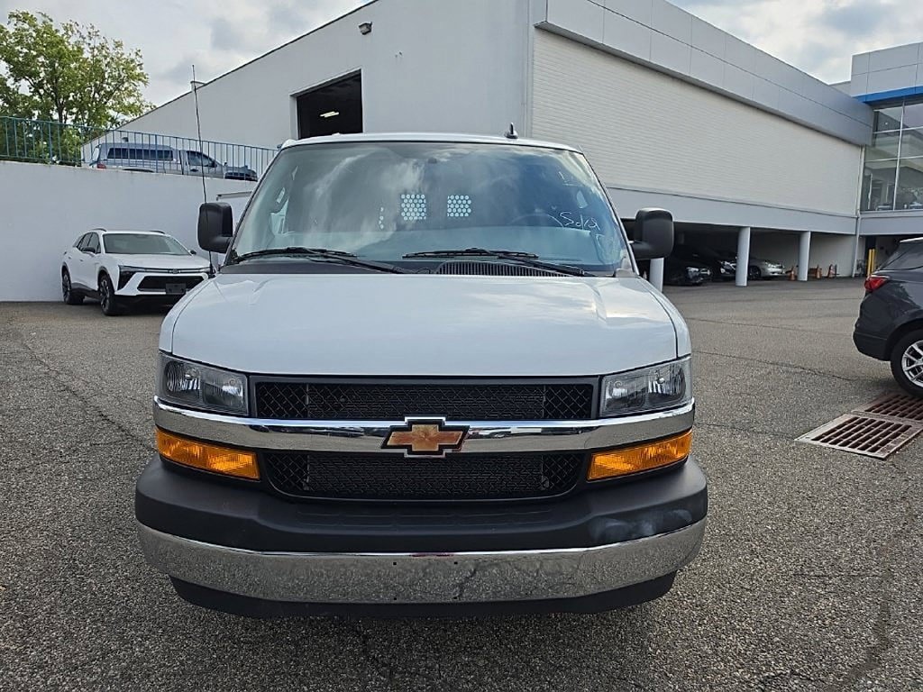 Used 2025 Chevrolet Express 2500 w/ Driver Convenience Package RWD image 8