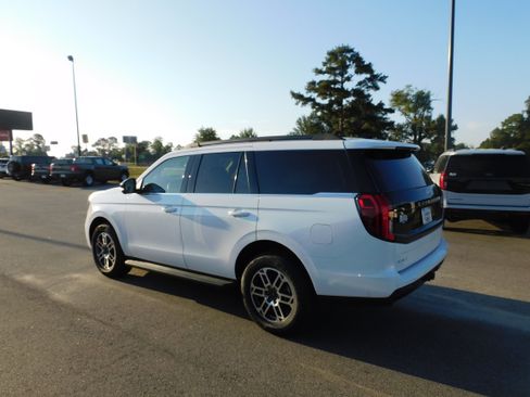 New 2025 Ford Expedition Active image 8