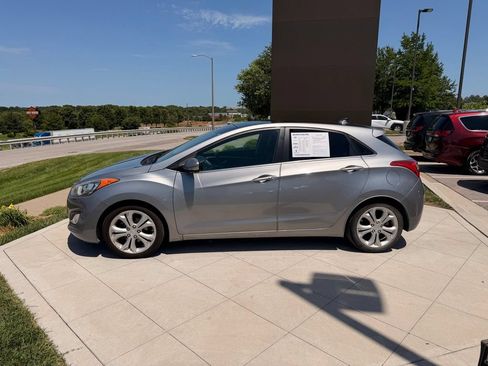 Used 2015 Hyundai Elantra GT w/ Option Group 03 FWD image 5