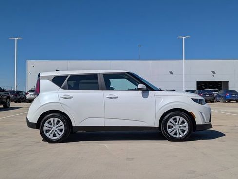 Used 2023 Kia Soul LX image 6