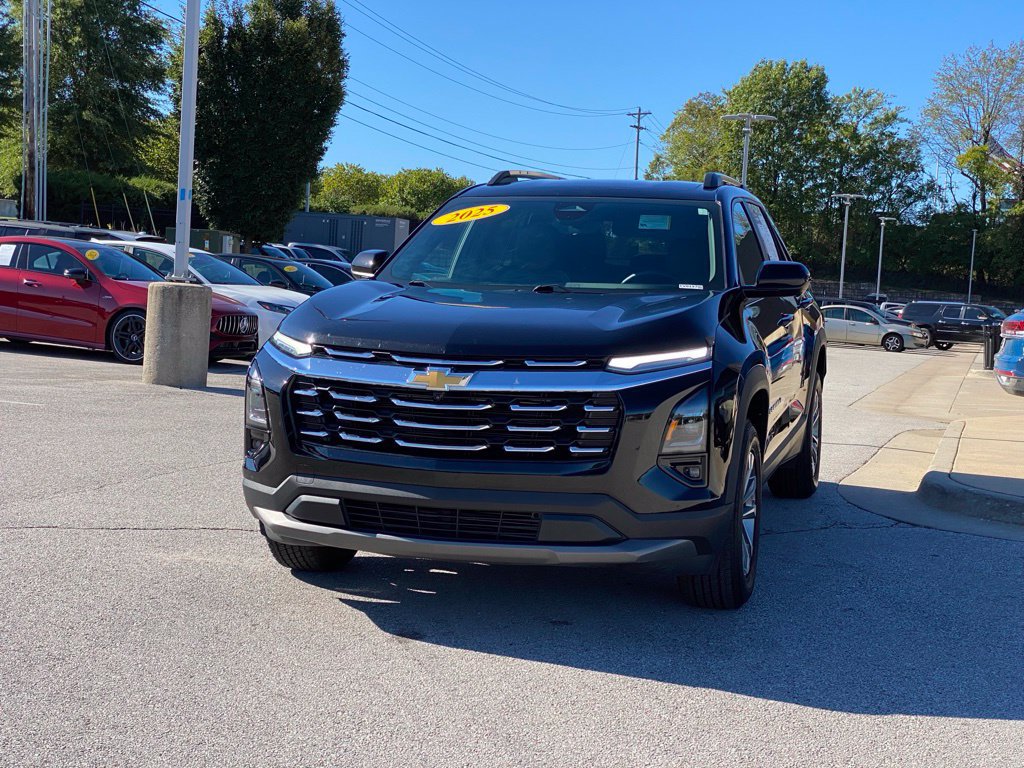 Used 2025 Chevrolet Equinox LT w/ Convenience Package II AWD/4WD image 3