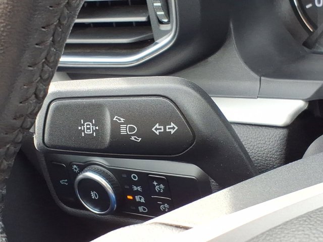 Used 2024 Ford Explorer XLT w/ Equipment Group 202A AWD/4WD image 32