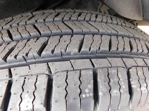 Used 2010 Ford Explorer XLT AWD/4WD image 24