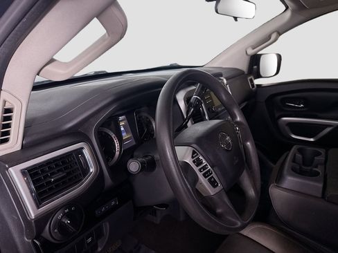 Used 2017 Nissan Titan SV image 22