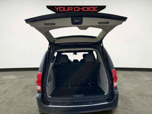 Used 2019 Dodge Grand Caravan SXT FWD image 9