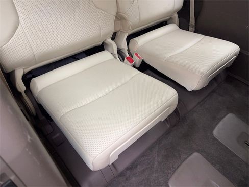 Used 2013 Lexus GX 460 Premium image 43