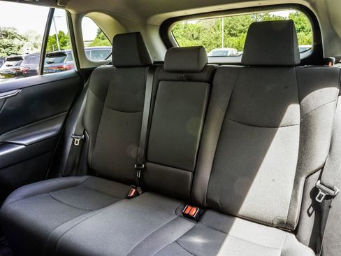 Used 2019 Toyota RAV4 LE FWD image 33