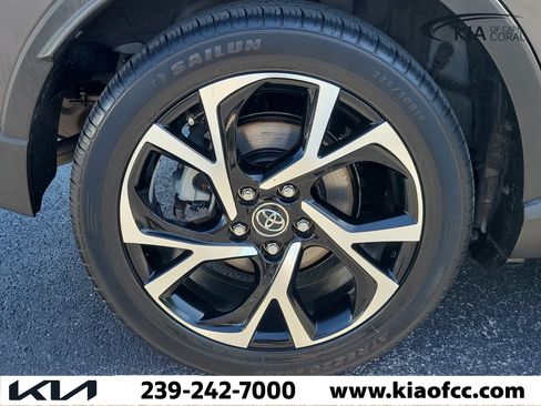 Used 2019 Toyota C-HR XLE FWD image 9
