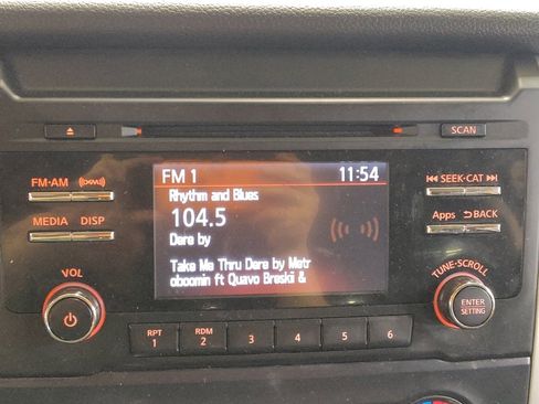 Used 2017 Nissan Titan SV image 25