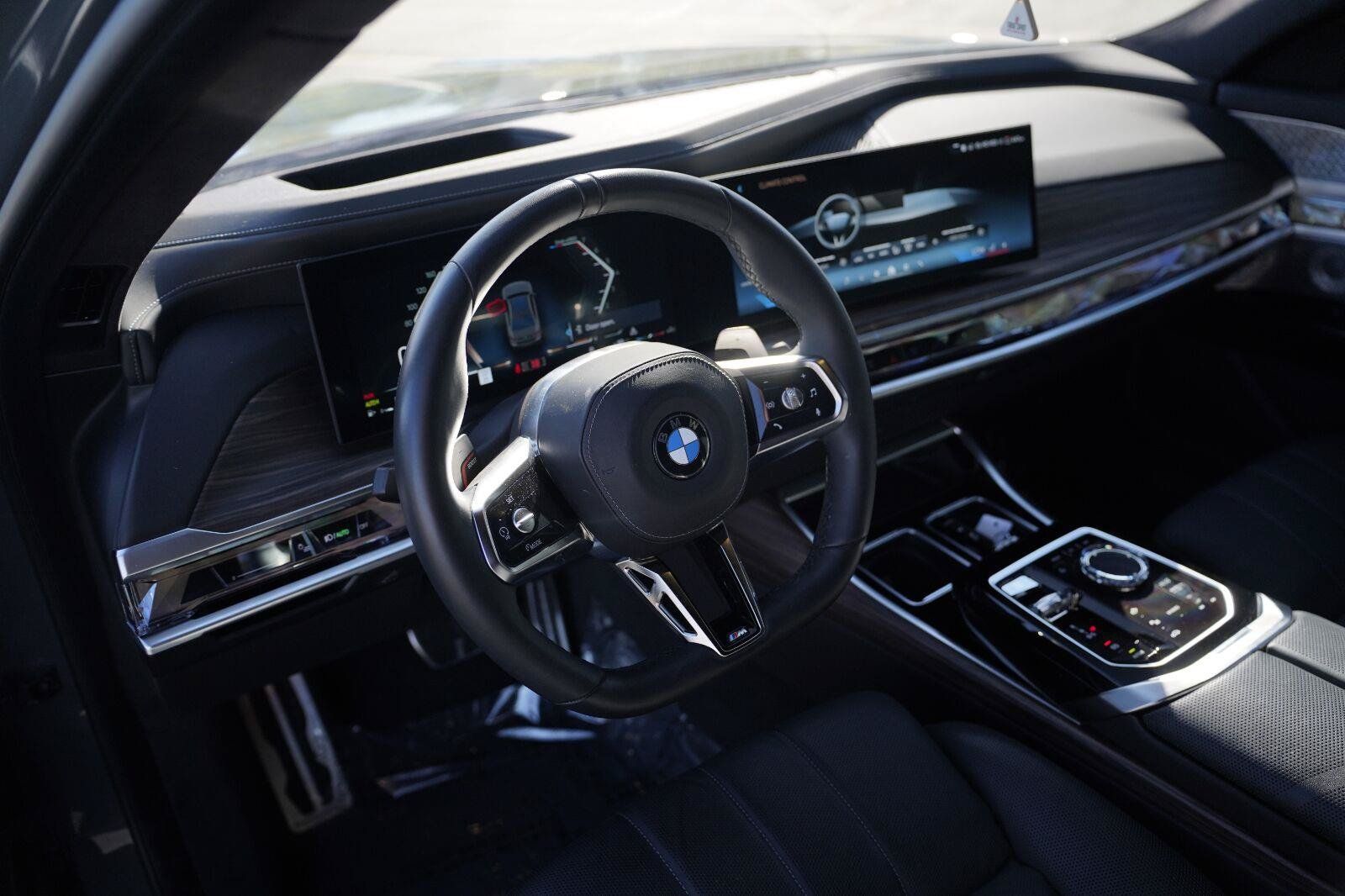Used 2023 BMW 760i xDrive w/ Luxury Rear Seating Package AWD/4WD image 9
