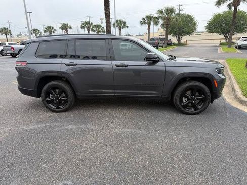 Used 2025 Jeep Grand Cherokee L Limited w/ Black Appearance Package AWD/4WD image 7