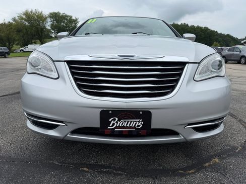Used 2011 Chrysler 200 Touring FWD image 2