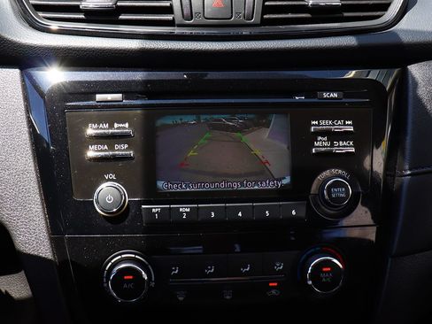 Used 2017 Nissan Rogue S AWD/4WD image 47