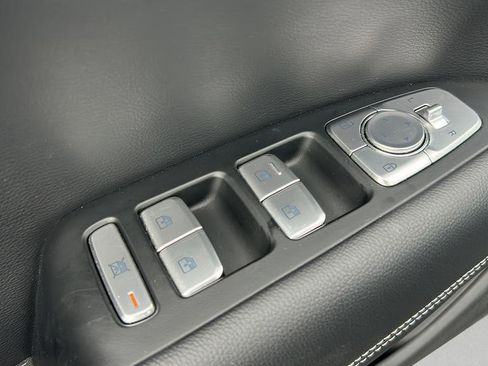 Used 2025 Genesis G70 2.5T RWD image 10